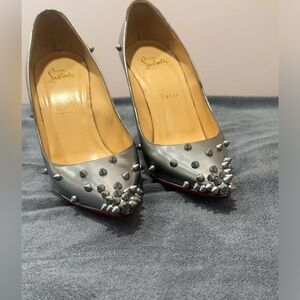 Christian Louboutin pumps pin heel pointed toe studs metallic silver 38 eur
